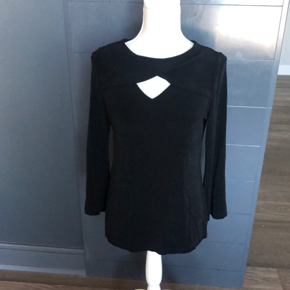 Chico’s Travelers Black criss cross top sz 1